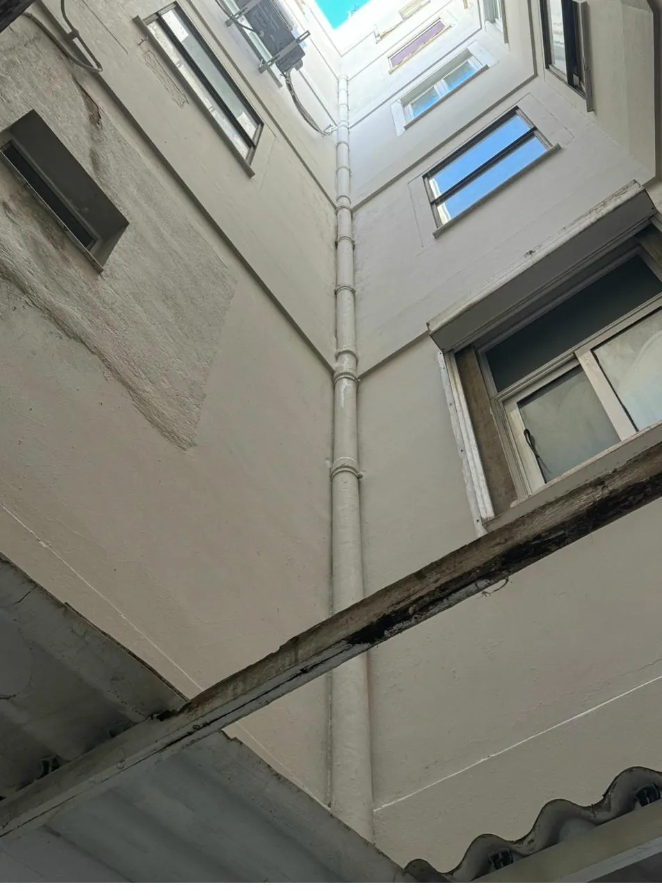Cómo identificar bajantes de uralita en un edificio antiguo